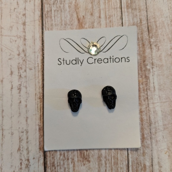 🆕 dainty black skull earrings